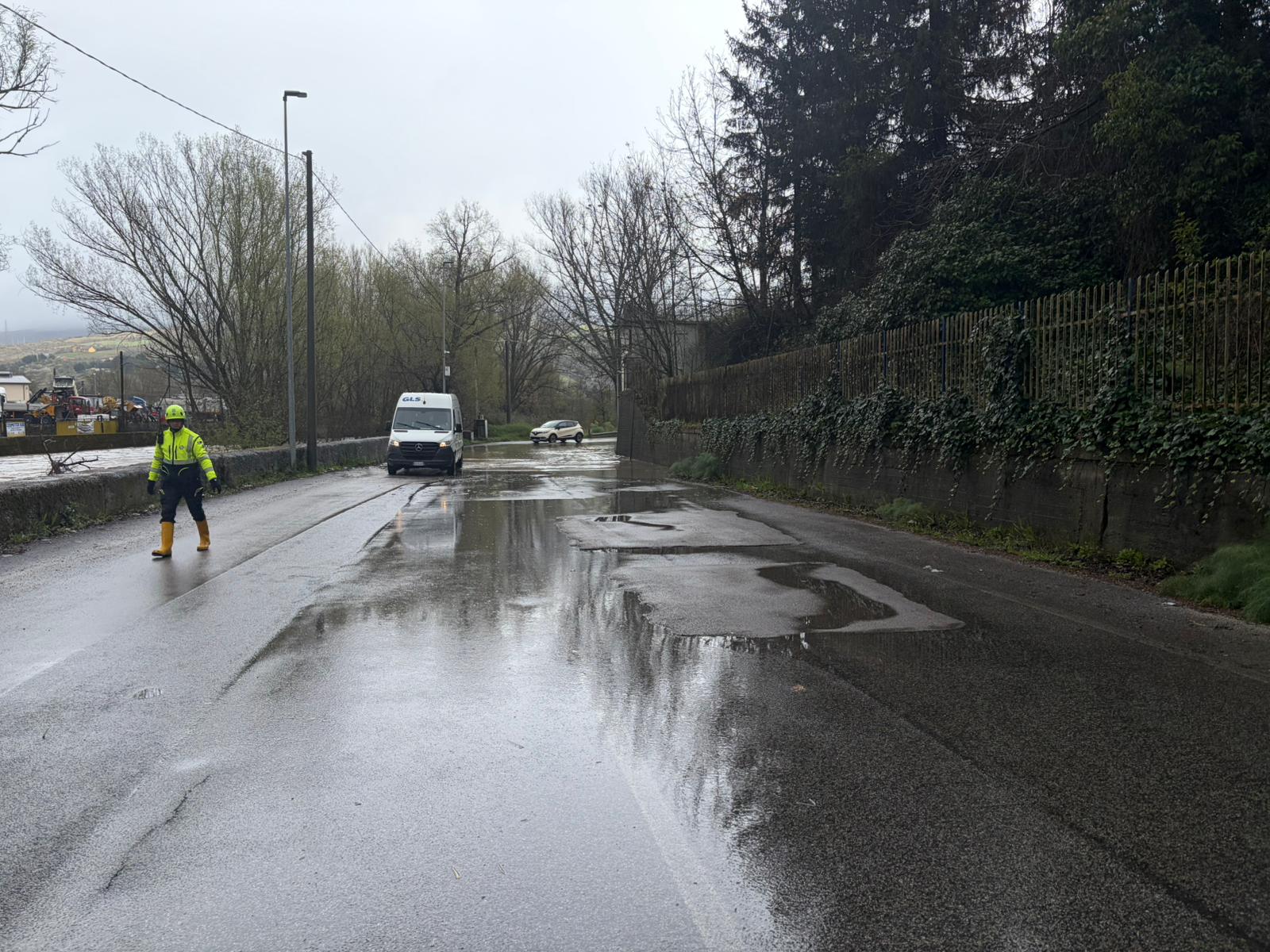 MALTEMPO, DECINE DI INTERVENTI DI PROTEZIONE CIVILE E VIGILI DEL FUOCO